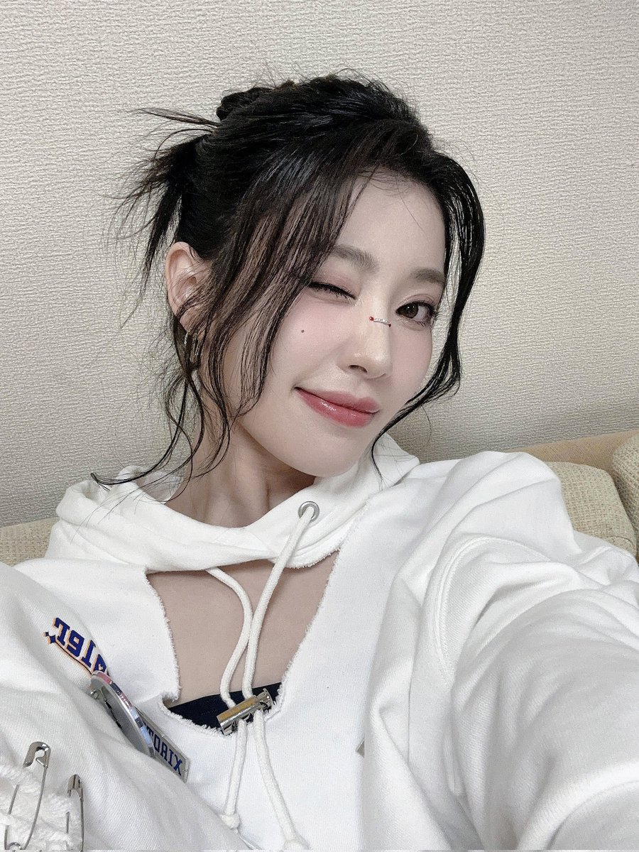 official_kep1er's tweet photo. Kobe까지 너무 고마워요🥹 
또 만나자!!!!🤍

#샤오팅 #XIAOTING
#Kep1er #케플러 https://t.co/yNX5Q2mzve
