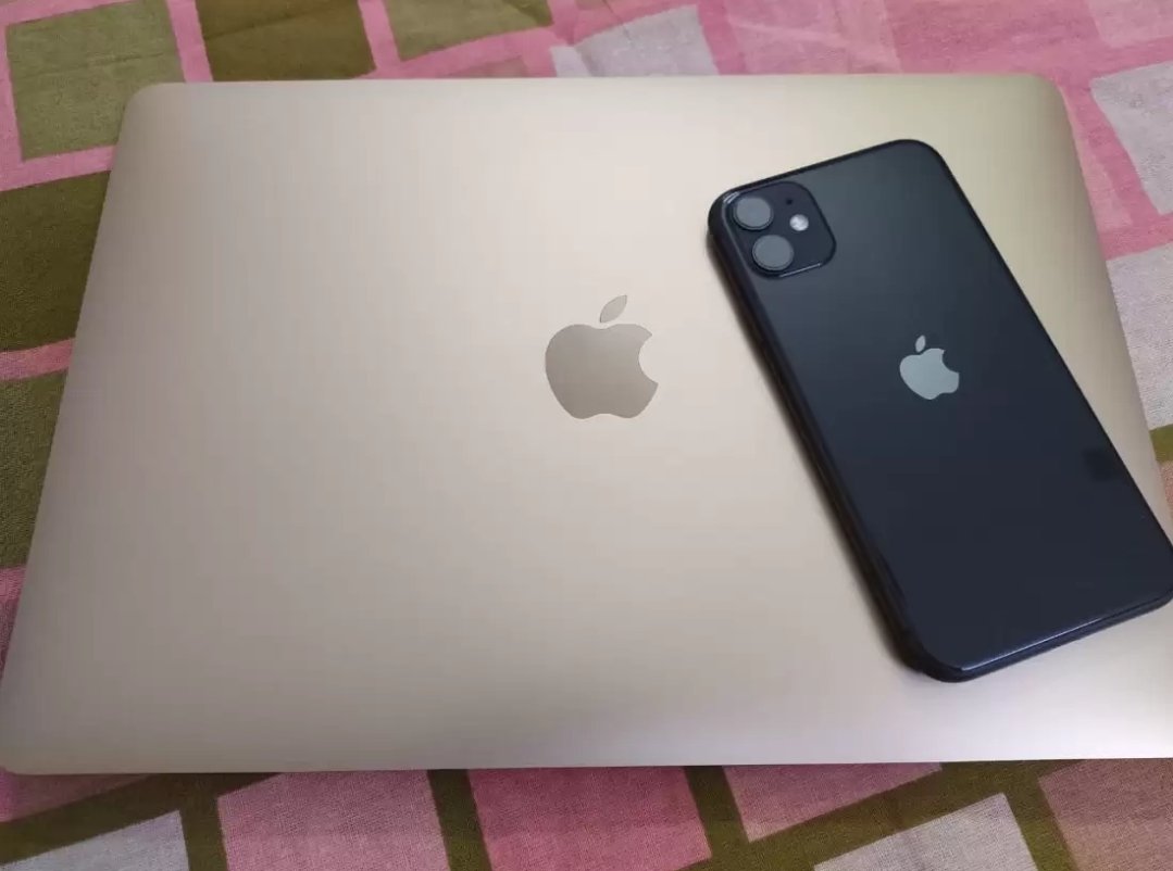 Last giveaway of today.

Whoever quotes this tweet and gets 0 likes,0 retweets, and 0 comments before 9:30 tonight, will win macbook. 

It's my personal mac. 1 year used. 

I am buying new mac for me. So giving away my old one. 

Result will be announced at 10 pm tonight.