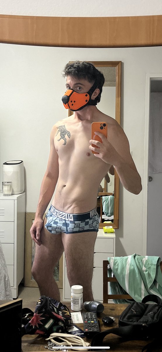 Anyone need a service puppy to spot them? Will do anything for a treat 🐕
#puppyplay #servicepuppy #omegapuppy #gympuppy