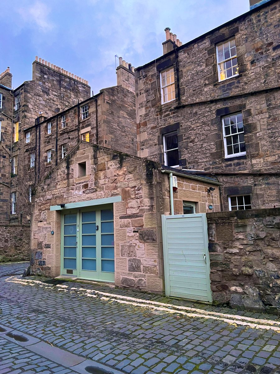 InkyplotsArt's tweet photo. About last night.
I adore the bicycle outside the Cheesemongers with the basket.
#mellis #circuslane #stvincent #newtown #edinburgh #architecture #paintingfodder #scotland #stockbridge 🏴󠁧󠁢󠁳󠁣󠁴󠁿☺️ https://t.co/drg6Ejo5g1
