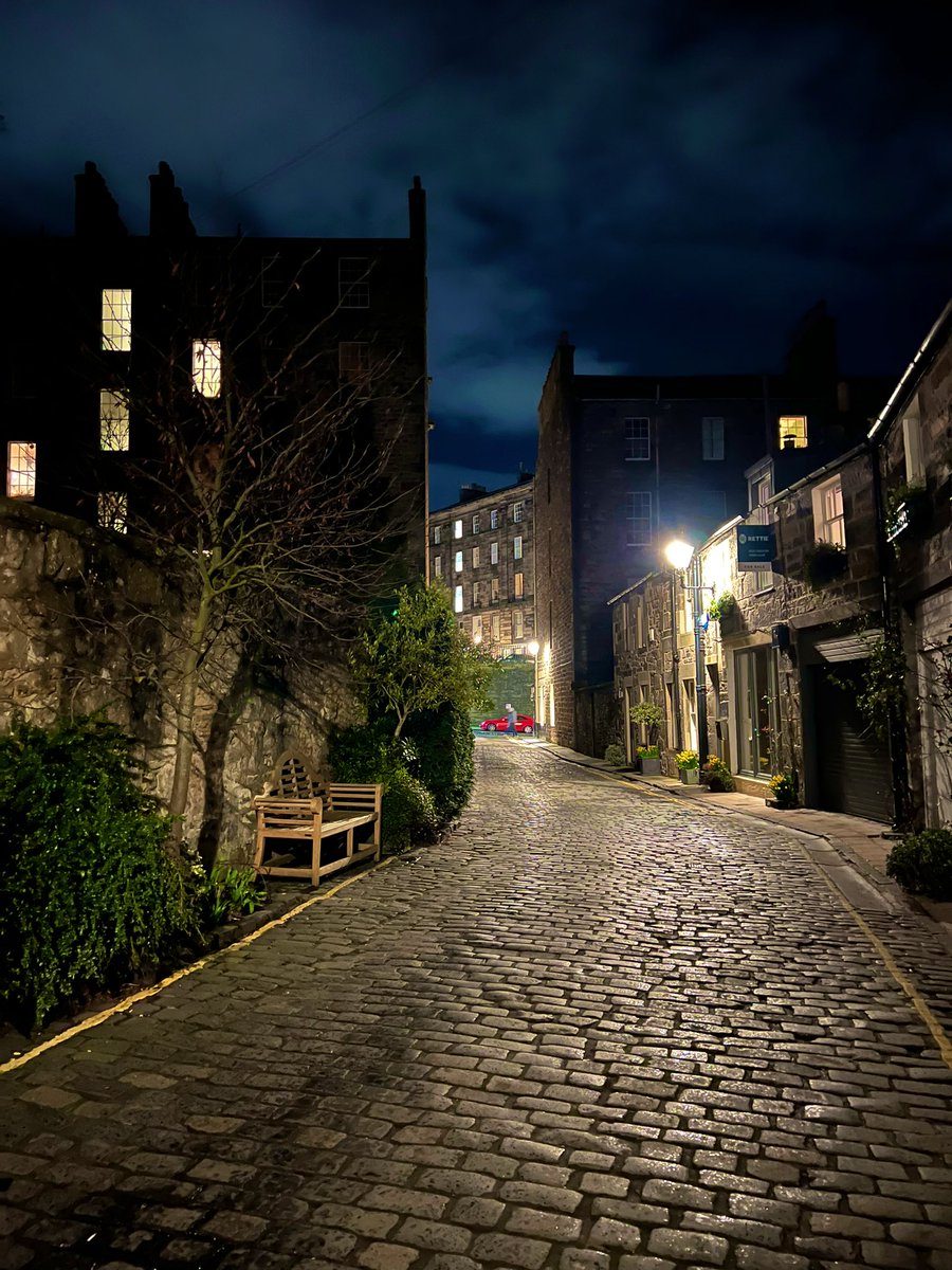 InkyplotsArt's tweet photo. About last night.
I adore the bicycle outside the Cheesemongers with the basket.
#mellis #circuslane #stvincent #newtown #edinburgh #architecture #paintingfodder #scotland #stockbridge 🏴󠁧󠁢󠁳󠁣󠁴󠁿☺️ https://t.co/drg6Ejo5g1