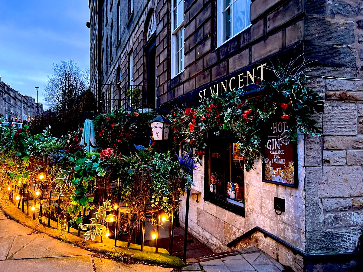 InkyplotsArt's tweet photo. About last night.
I adore the bicycle outside the Cheesemongers with the basket.
#mellis #circuslane #stvincent #newtown #edinburgh #architecture #paintingfodder #scotland #stockbridge 🏴󠁧󠁢󠁳󠁣󠁴󠁿☺️ https://t.co/drg6Ejo5g1