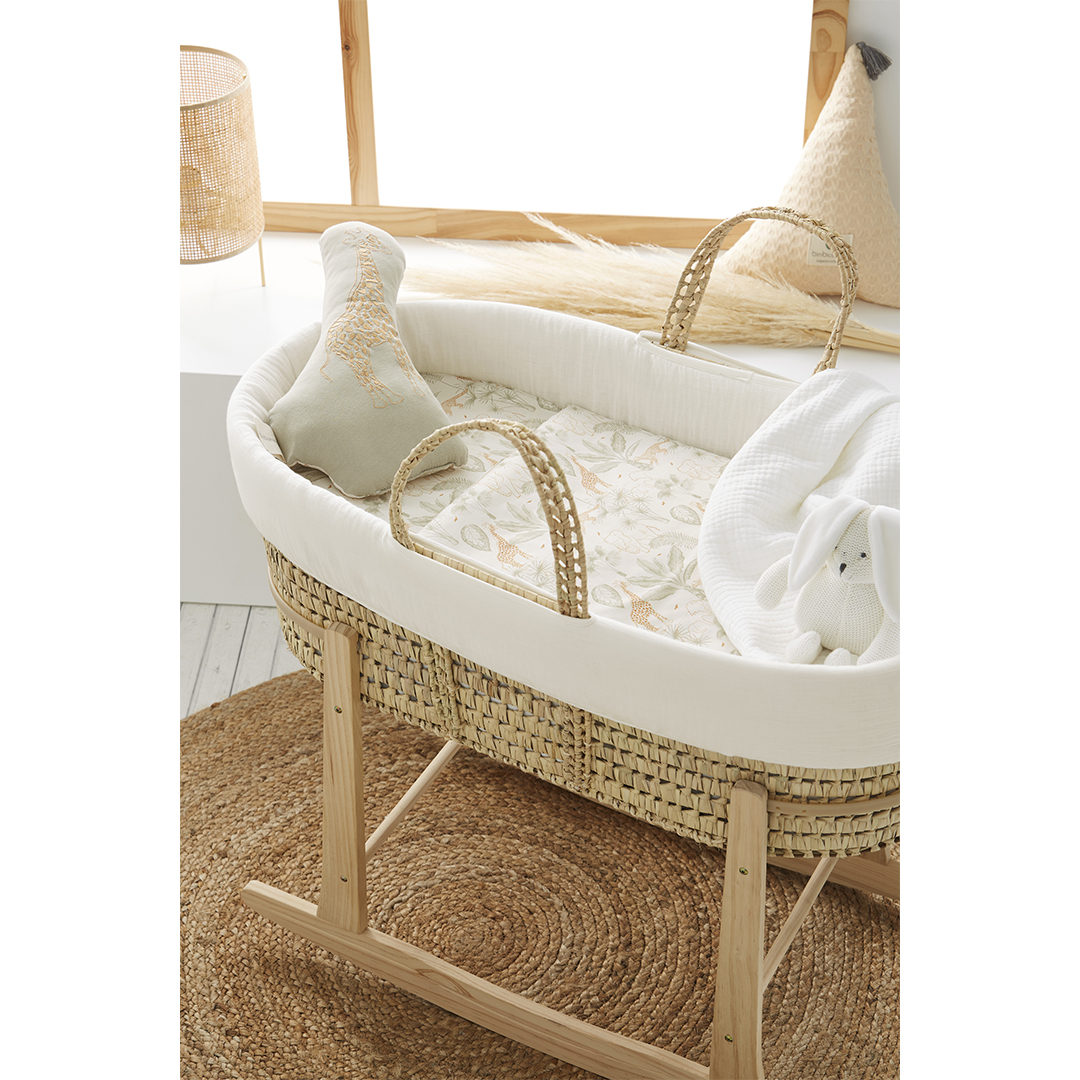 Espacios serenos que invitan a soñar.

#Bimbidreams #confortinfantil #dulcessueños #habitacionbebe #maternidad #paternidad #puericultura #bebe