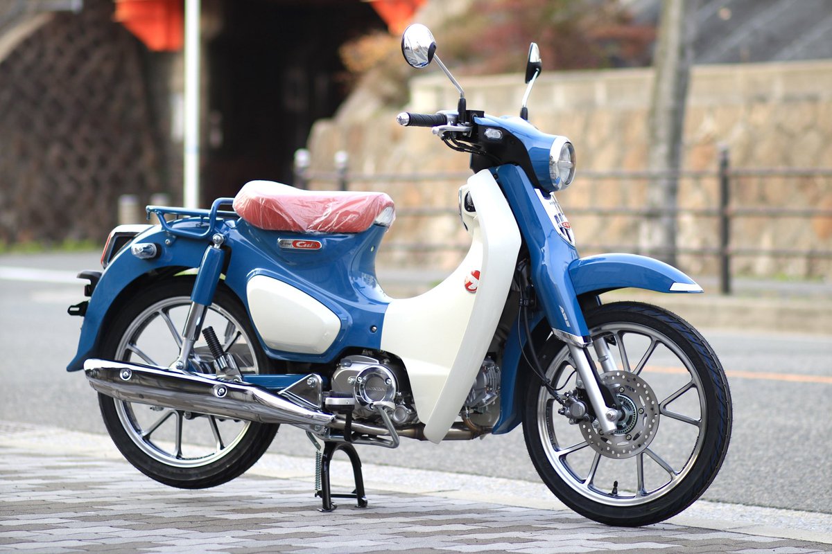 C125の新色パールボスポラスブルー入荷しました。 どこか懐かしさを 