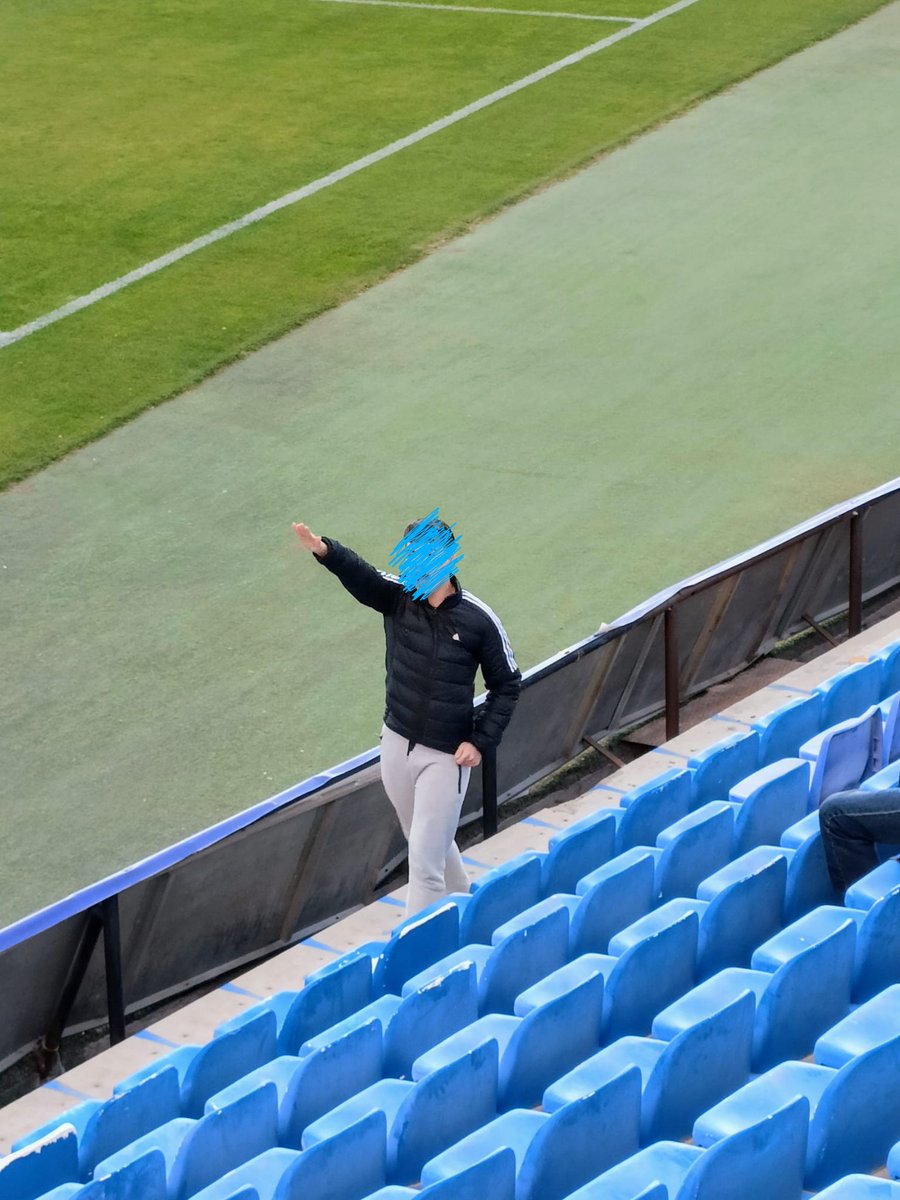 negrelloma06's tweet image. El que tarda la @policia quan apareix una pancarta contra Ortiz 🆚 el que tarda la @policia quan apareixen nens amb banderes de un partit feixista i criden un taxi 🤷🏿‍♂️⁉️ dins de l'Estadi.
#SameSpirit?