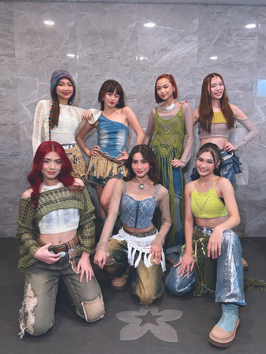 BINI_ph's tweet photo. #BINI : Oh shux! Totoo ba ang pinadama? Cause Escolarians, it feels so good!💗🦂

Hindi lang nag-ingay sa buong Philsports Arena, nakisayaw at kanta pa with our songs! Para kaming nasa islang pantropiko with your warm support!😍☀️🏝️ https://t.co/RWKfzNvNtc