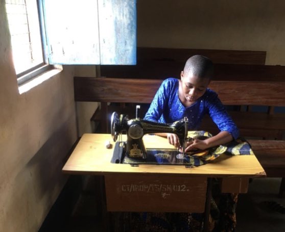 tanzdevtrust's tweet image. #TDTPhotoComp📸
Cleria learns tailoring skills at our vocational training for deaf students in Dodoma.
Learn more about this project here tanzdevtrust.org/projects-2/mat…
#TDTprojects #deaf #TDTpriorities #Education #empowerment #tanzania