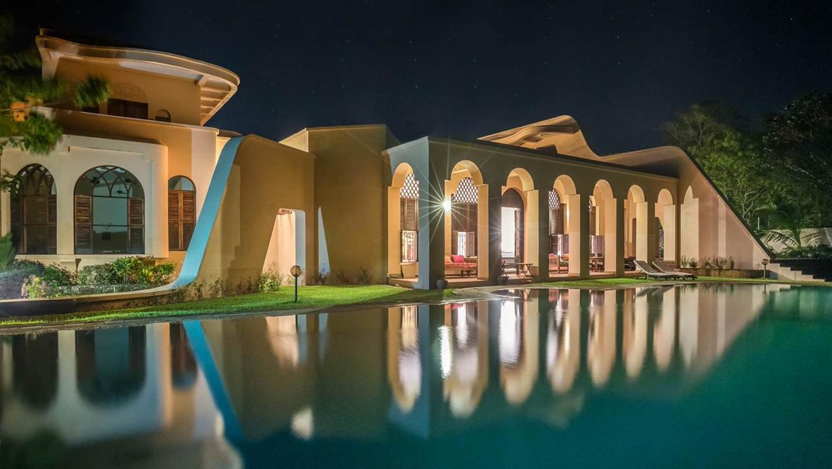 HolidayCoast's tweet photo. 5 bed room Beachfront Own Compound Villa in Diani

Has a chef, two housekeepers, a gardener and a pool attendant on call
Has a huge swimming pool
Wi-Fi
Has AC in all bed rooms
Ceiling fans 
Very spacious 
Had a total of 5 beds
All rooms ensuite https://t.co/sDxX9td8ue