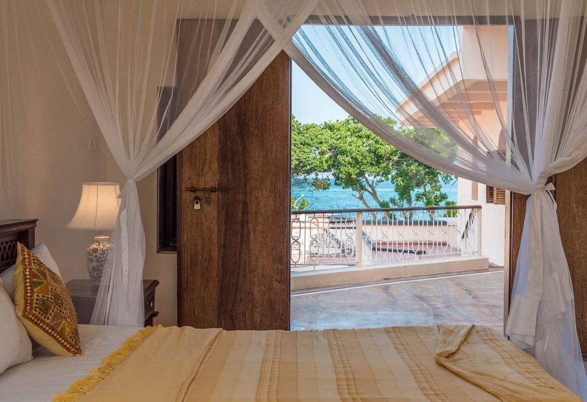 HolidayCoast's tweet photo. Good parking and security
Can accommodate 10 pax strictly 
Near Baobab Hotel

 $850 per night low season

Christmas period $ 1,200 per night 

#CoastHolidayHomes https://t.co/iaWBLrUldu