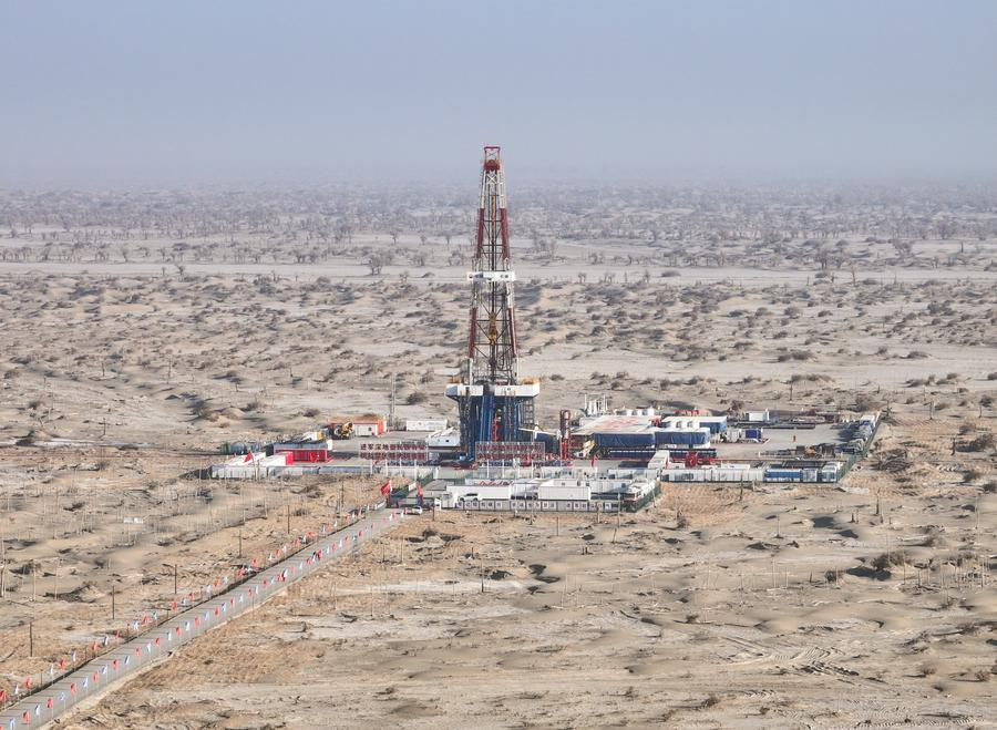 PDChinaBusiness's tweet photo. The drilling of China's first #superdeep #borehole over 10,000 meters deep for scientific exploration, Shenditake-1, crossed the 10,000-meter milestone on Monday. The borehole in northwest China's Tarim Basin is expected to reach a designed depth of 11,100 meters. https://t.co/1DwfDdnusC