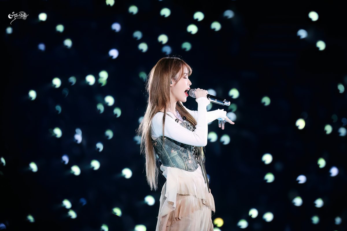 dnjfdkwhdns's tweet photo. 240303 아이유 HER 콘서트 https://t.co/pJSEdFM9fr