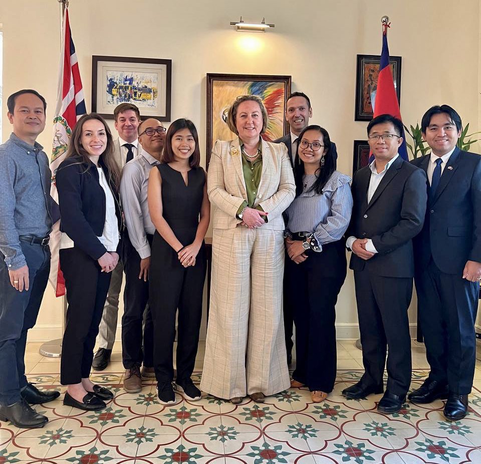 ukincambodia's tweet photo. Minister @annietrev had a productive conversation with representatives from Civil Society ahead of the UPR process. 

The 🇬🇧 remains fully committed to supporting civil society and collaborating with relevant stakeholders to enhance civil and political space in 🇰🇭.

#UKKH https://t.co/FC8RKv8VvP