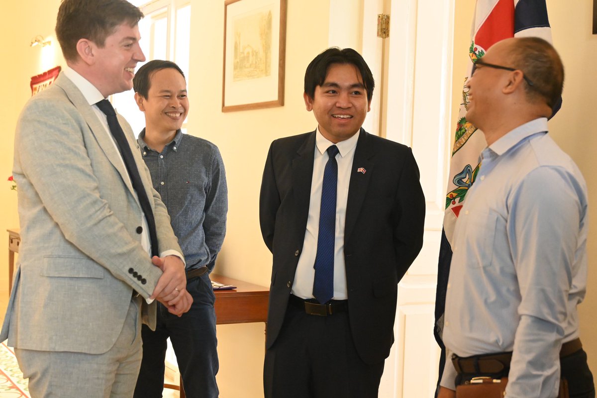 ukincambodia's tweet photo. Minister @annietrev had a productive conversation with representatives from Civil Society ahead of the UPR process. 

The 🇬🇧 remains fully committed to supporting civil society and collaborating with relevant stakeholders to enhance civil and political space in 🇰🇭.

#UKKH https://t.co/FC8RKv8VvP