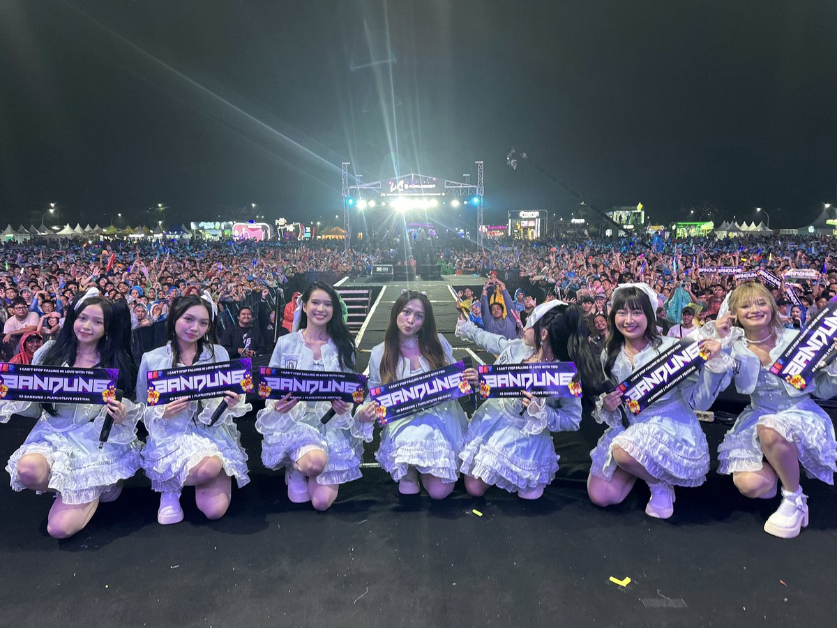 viiccc89's tweet photo. MNL48 | Playlist Live Festival, Bandung Indonesia (3/3/24)

Line up : Sheki, Dana, Jem, Frances, Jamie, Klaryle, Rianna

M01. 365 Nichi no Kamihikouki
M02. RIVER
M03. High Tension

#MNL48 #PlaylistLiveFestival https://t.co/vn8CS8kOoz