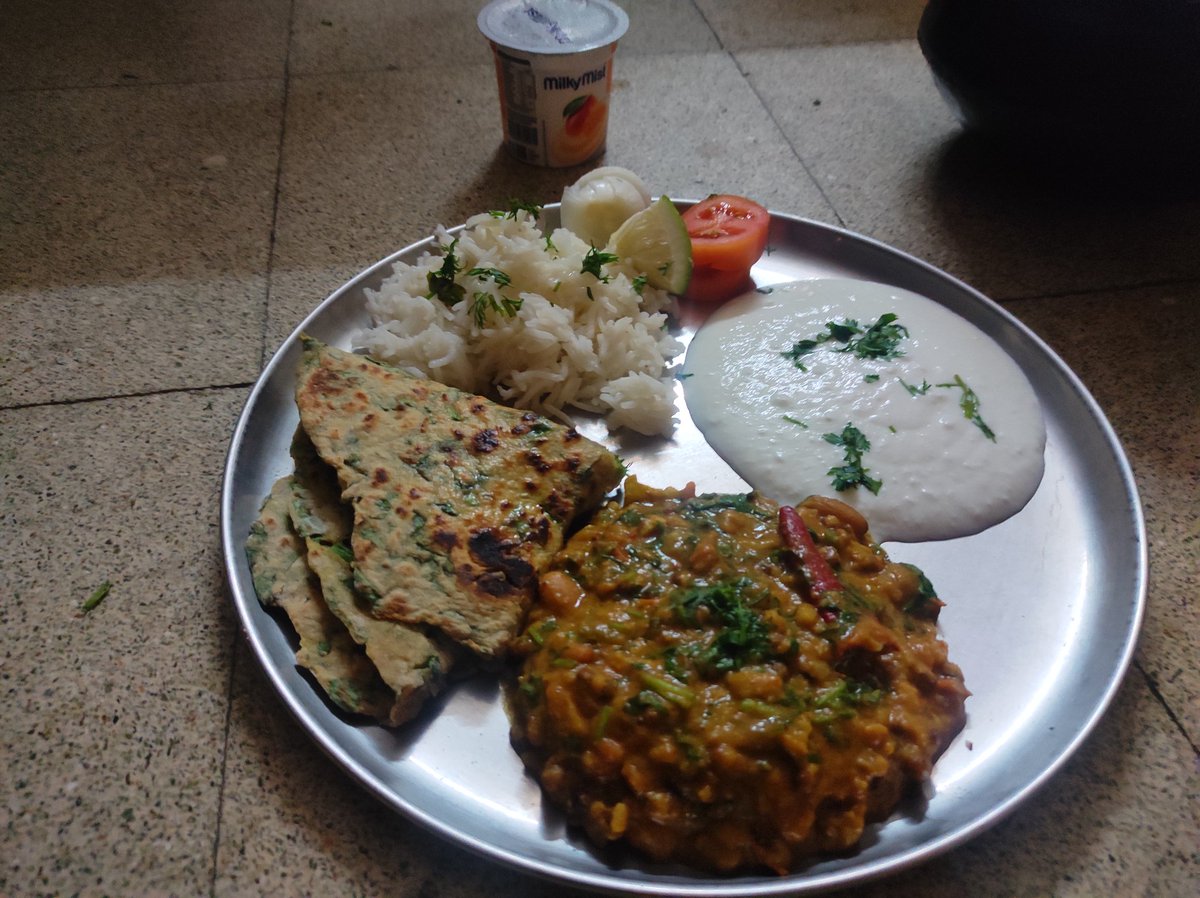 #dalmakhani #rice #palakparatha #salad #curd #lunch #homemadelunch