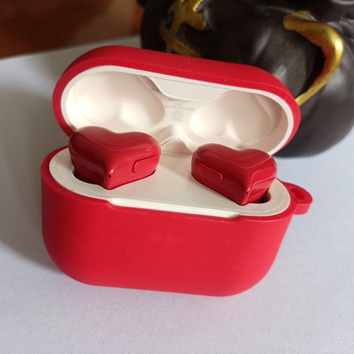 Veasoon's tweet photo. Heart Wireless Earphones get it today 👉https://t.co/oRQgoMBUhn
#earphones #earbuds #wireless #heart https://t.co/aWG2CQLr4J
