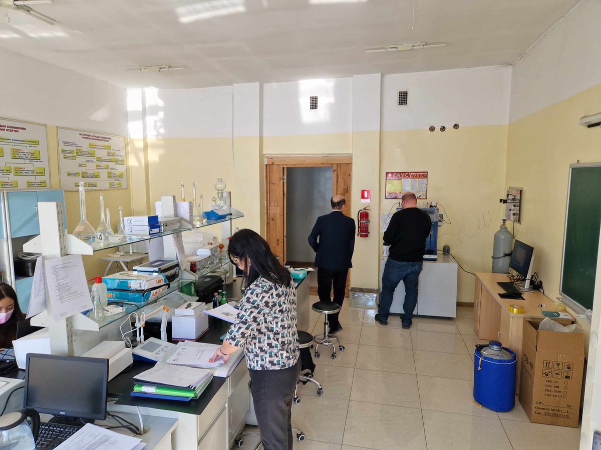 TACMEE2's tweet photo. Hungarian Delegation from University of Szeged traveled to Darkhan City where they worked closely with the academic community at MULS to install and calibrate new devices are specifically designed to monitor and analyze a wide range of environmental parameters. 👨‍🔬🌳🌏 https://t.co/VMmeEOcUJt