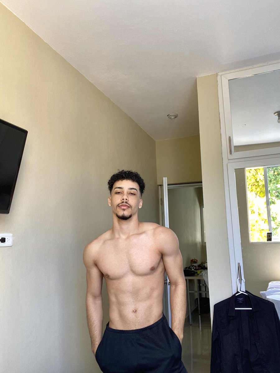 jensynz28's tweet photo. Tiene cara de que en la cama te da duro 🔥 https://t.co/RqziPPYnTD