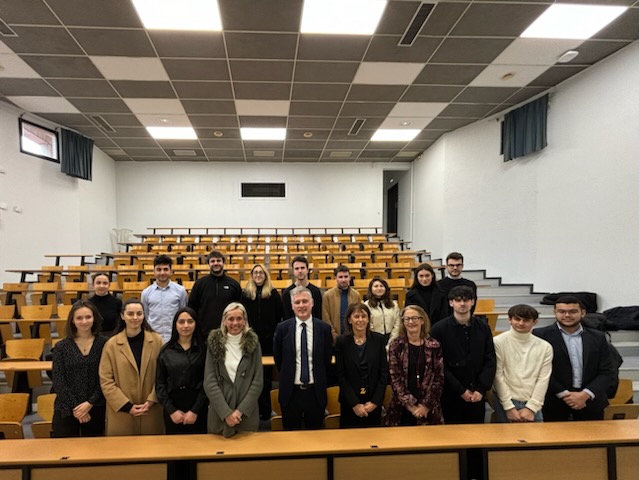 Conférence enrichissante de <a href="/francoismolinie/">François Molinié</a> sur le rôle des avocats aux conseils, à la Faculté de droit et de science politique de l'UVSQ. Un éclairage sur cette profession essentielle, son évolution et son impact. <a href="/UVSQFacDSP/">Fac de droit UVSQ</a> <a href="/DANTE_UVSQ/">Laboratoire D@NTE</a>