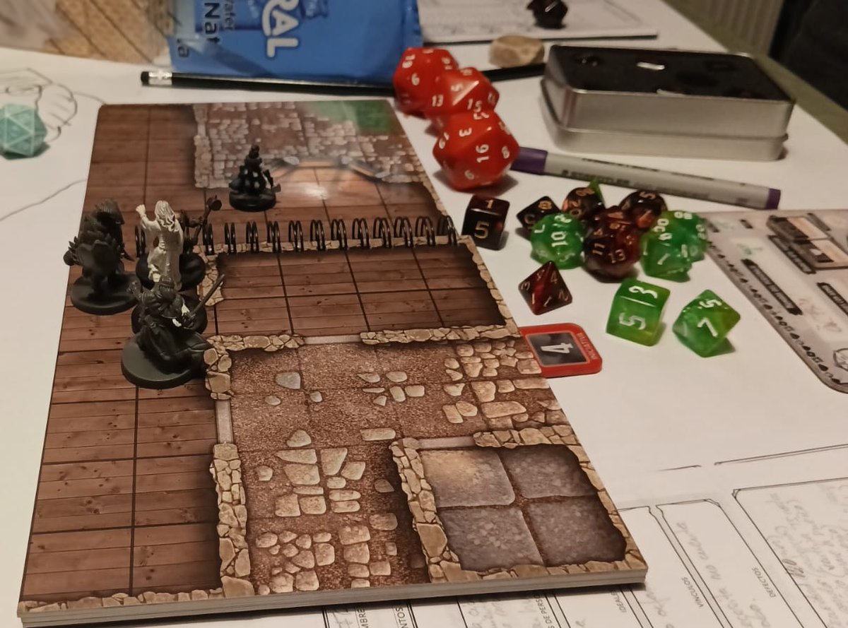 Novena partida de nuestra campaña a #dnd5e en el norte congelado. Han acabado con una segunda Norna en su cabaña del bosque de Snojkarl