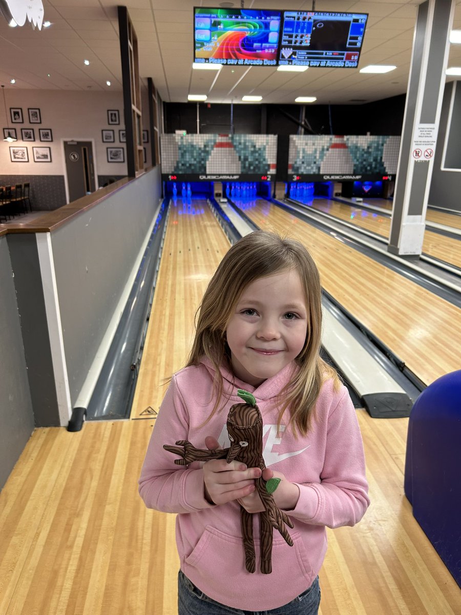 JodieMorgan321's tweet photo. @YBB_Yr1_2 
Stickman had a lovely weekend with Lilah. From playing in the arcade in Mumbles to swimming and bowling in Trecco bay they had lots of fun! Stickman also helped Lilah practice her reading 📖 https://t.co/rPJVaEQyVK