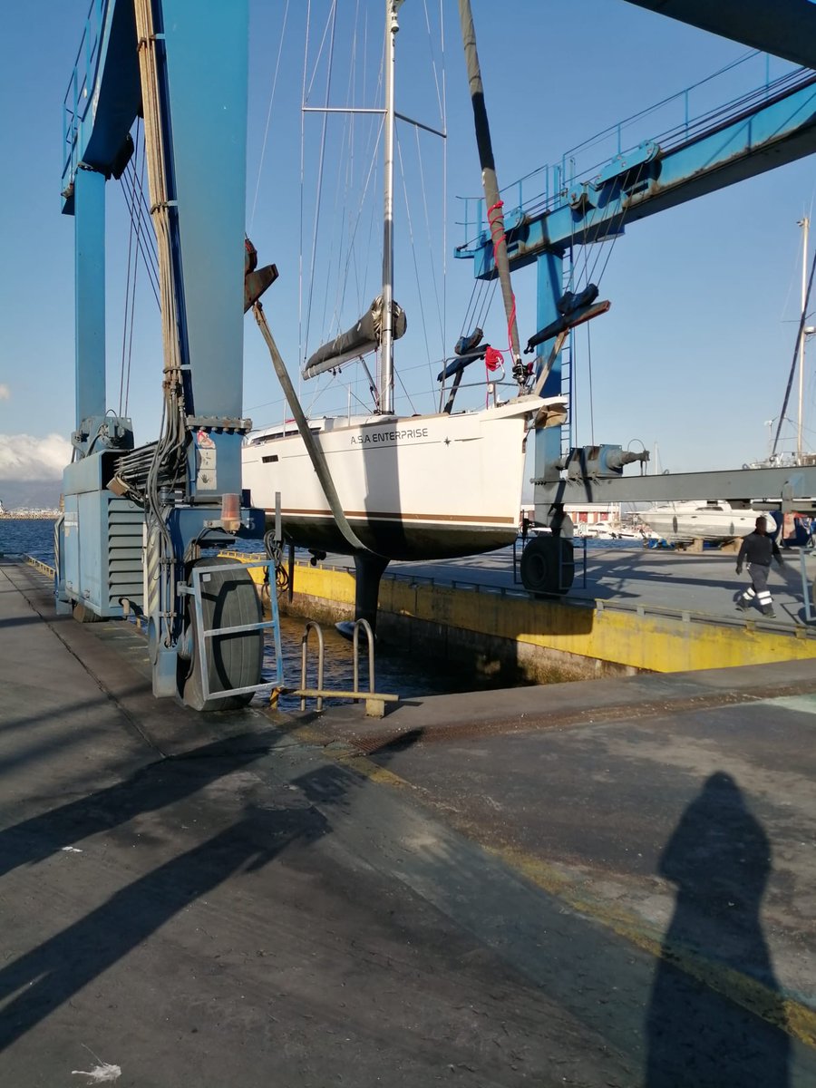 🚤⚓️ We go beyond traditional courses! Our Yachtmaster candidates don't just learn - they do. Recently, Emily, our latest Coastal Skipper, took charge of a boat lift, showcasing her skills and dedication to hands-on learning. #Yachtmaster #CoastalSkipper #HandsOnExperience