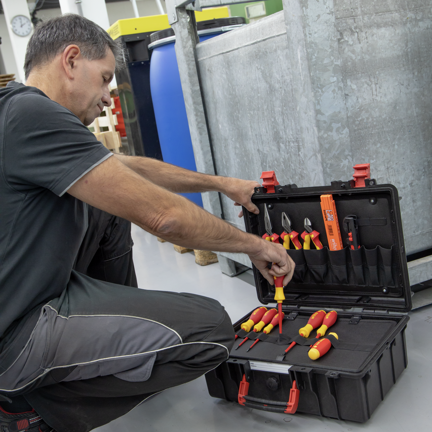 sparksmagazine's tweet photo. 🔧 Calling all aspiring electricians! ⚡️ Get ready to power up your career with the ultimate apprentice tool kit! Introducing our must-have Tool Case Basic!
 #electricianessentials #apprenticesparky #sparkyintraining 💼⚡️
Ad. #wiha https://t.co/FnWZLvpngR