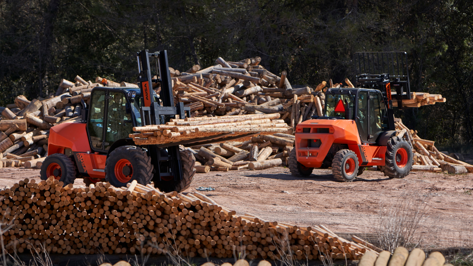 Concerned about heavy-duty tasks?
Our C501H #forklift is the ultimate partner for taking on hefty loads in challenging terrains 💪What sets it apart? Unbeatable performance in open-air jobs, whether it's scrap yards or open industrial environments.
#AUSAmachinery #heavyequipment