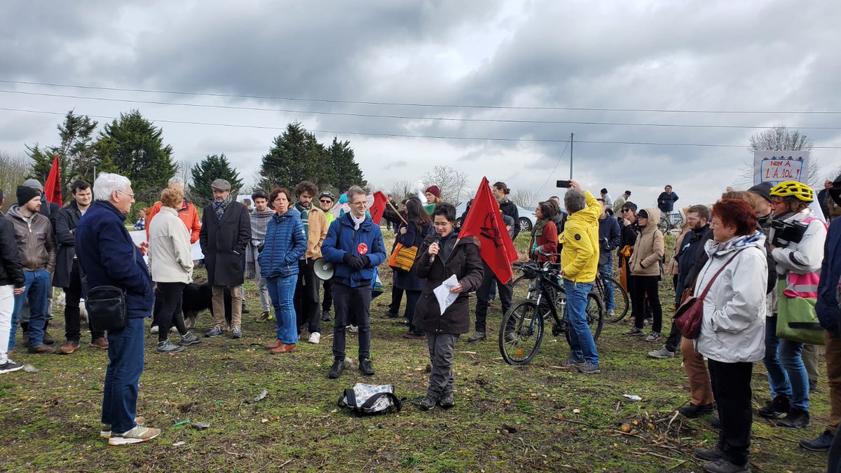 #a104bis #DérèglementClimatique #pollution #qualitédevie
📌Merci à tous ceux qui sont venus à notre marche, 500 personnes, malgré le froid et la pluie que nous avons subie ces derniers jours. Cette marche est une grande réussite et continue de démontrer l'opposition des