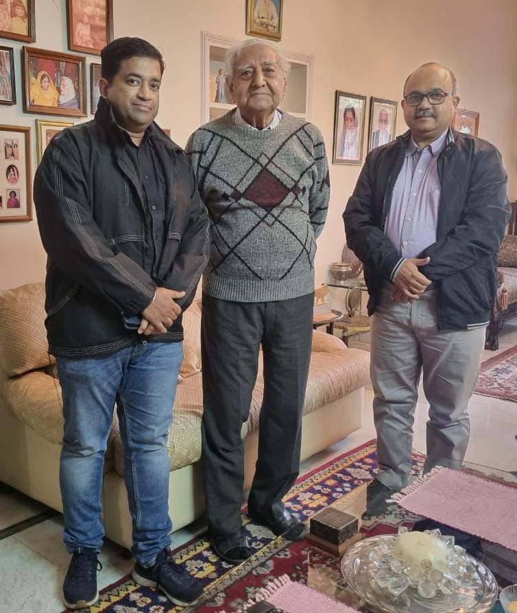 Had an enriching time with the legendary Prof Prithvi Singh Kandhal at his residence! 🌟 He shared insights on Stone Matrix Asphalt Technology and the revolution in the Indian infrastructure industry. Grateful for his time and wisdom! 🙏 #Inspiration #Infrastructure #Gratitude