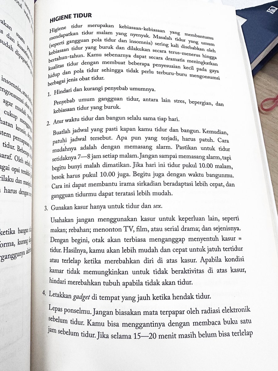 afrkml's tweet photo. Siapa di sini yg susah tidur, terus minum parasetamol berbutir2, kemudian tidurnya jadi nyenyak?

Atau obat apapun deh itu.

NO! Kalau bisa jangan ya 🥺

Livermu bisa soak nanti 😭

Coba mending perbaiki higiene tidurnya aja dan hindari mendahulukan obat2an.

Coba baca deh 👇🏻 https://t.co/V0VWx8QDog