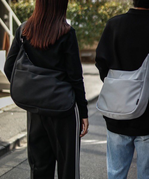 _luis_official_'s tweet photo. 『あの大人気バッグが待望の再入荷！』

いつでも、どのシーンでもお使い頂ける、SML(エスエムエル)とのエクスクルーシブアイテムです。

丸みのあるシルエットかつ、体に沿うようなフィット感。
非常に使いやすいデザインになっています◎

▼詳しくはこちら▼
https://t.co/qGtJH14cGQ https://t.co/ASDcJCEM9A