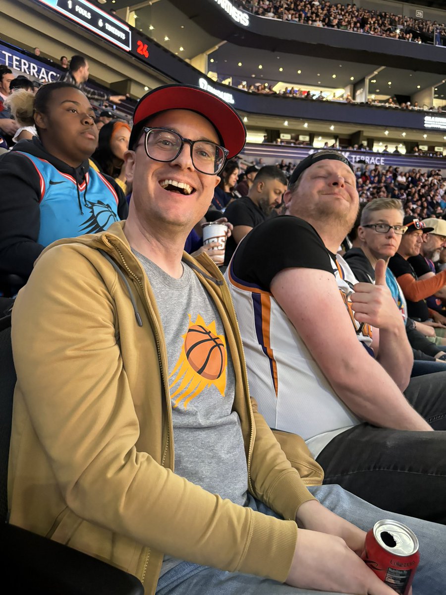 Crysthedoula's tweet photo. Love these #PHNXtakeover opportunities. @LindseySmithAZ, @Espo, @FlexFromJersey, and @Saul_Bookman will talk hoops and anything else. Bring your family or come solo. I promise you’ll feel welcome. https://t.co/n1dIhLra0R