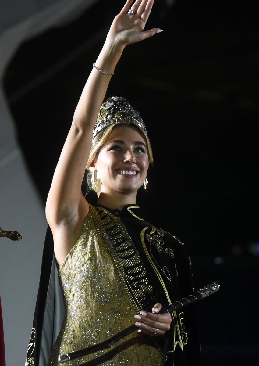 chelocarubin's tweet photo. Agostina Saua, de la Ciudad de Mendoza, se coronó como la nueva reina nacional de la Vendimia 2024. #ActoCentral #Vendimia #Vendimia2024 #Mendoza #FiestaNacionalDeLaVendimia https://t.co/6z7YKKNjqc