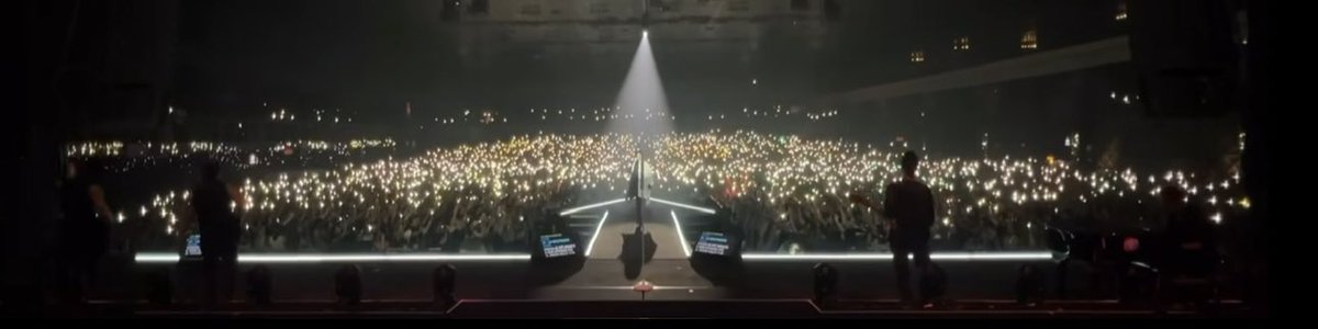LauraPausini's tweet photo. Brasil você é foda 💥
2 noites sold out! 
Obrigada sempre 💚💛 
Volto logo 🇧🇷 https://t.co/tGIgnCcIfl