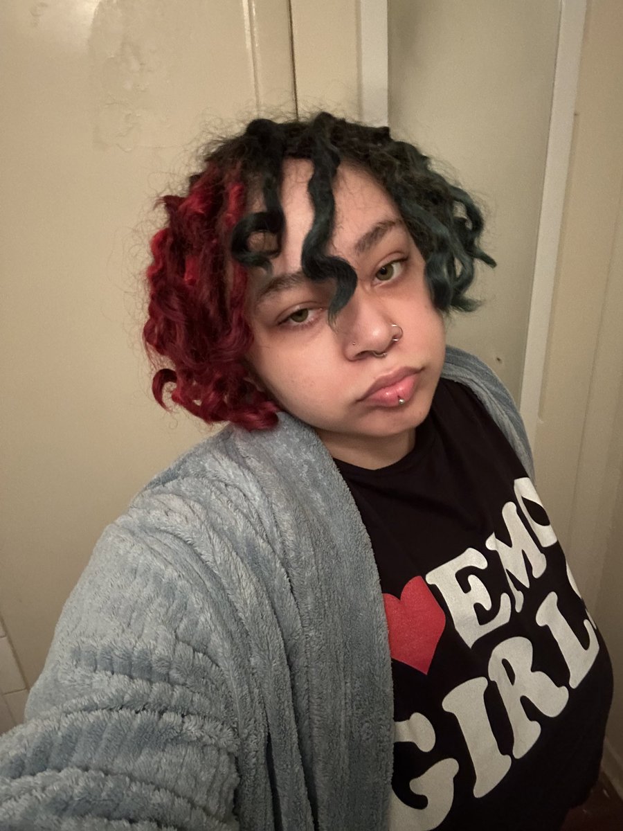 mickthesiren's tweet photo. save me emo person https://t.co/QyzcKlQY8f