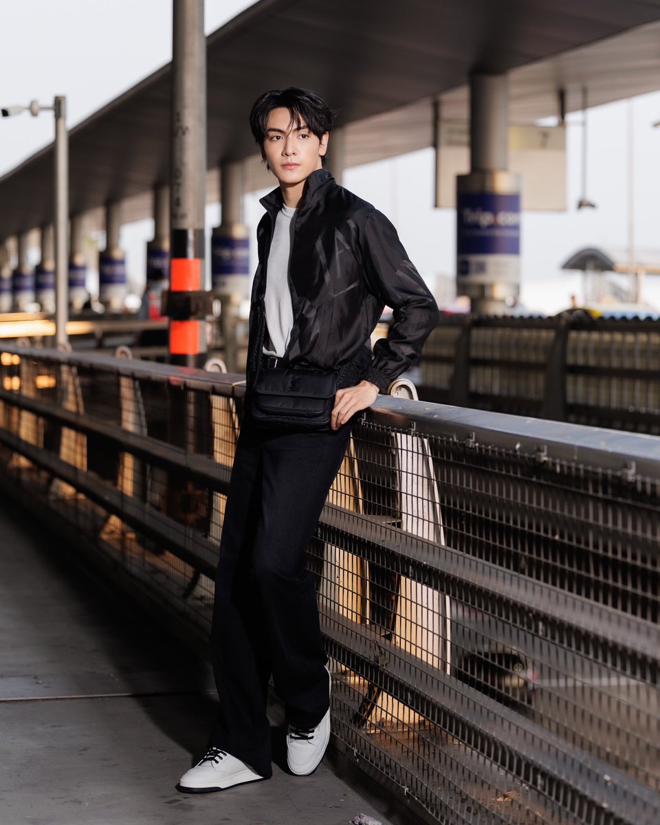 ChenRcj's tweet photo. Ready to take off ! 🖤 @YSL https://t.co/Y6k5b7sejD