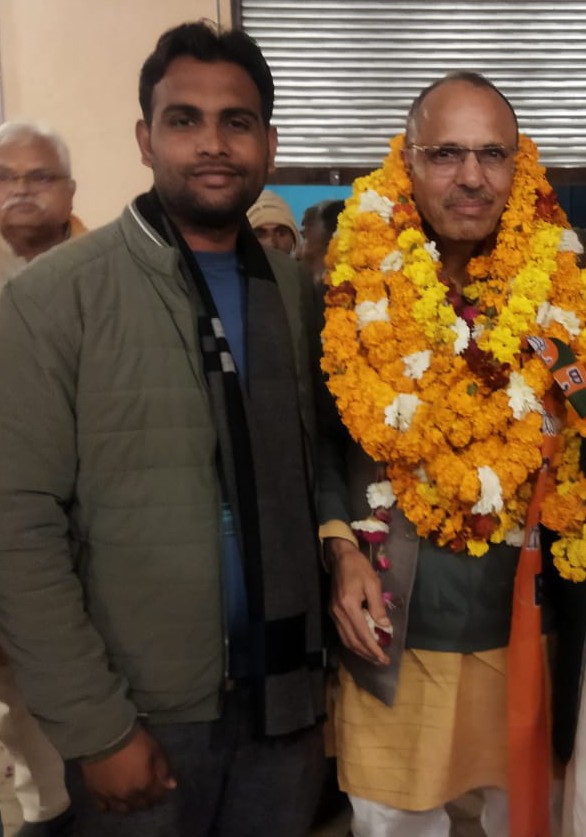 SaurabhKatheri6's tweet photo. भाजपा 8 सम्भल लोकसभा प्रत्याशी श्रीमान परमेश्वर लाल सैनी जी के आवास पर पहुँचकर शुभकामनाएं प्रेषित की....!
बाबा भोलेनाथ से ऐतिहासिक जीत की कामना है।
#namohattrick #misison80 #bjp4sambhal
#8लोकसभासम्भल #saurabhkatheriyabjym https://t.co/ZmUppNSYaf