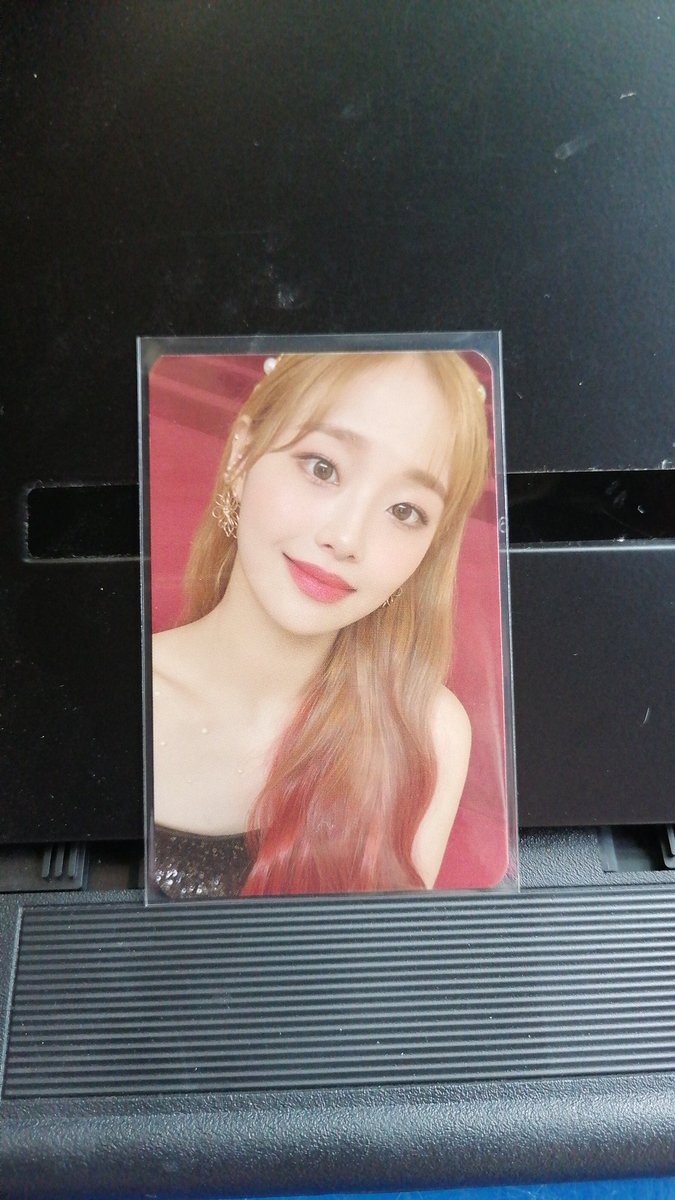 YunksCart's tweet image. wts lfb ph only

Chuu 12:00 why not? ver A pc

P120

- no dents
- mod: j&amp;amp;t, gogo xpress, sdd or sabihin niyo lang prefer niyo
- mop: pnb, gcash, paymaya