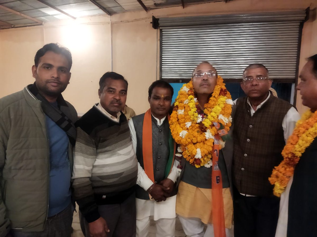 SaurabhKatheri6's tweet photo. भाजपा 8 सम्भल लोकसभा प्रत्याशी श्रीमान परमेश्वर लाल सैनी जी के आवास पर पहुँचकर शुभकामनाएं प्रेषित की....!
बाबा भोलेनाथ से ऐतिहासिक जीत की कामना है।
#namohattrick #misison80 #bjp4sambhal
#8लोकसभासम्भल #saurabhkatheriyabjym https://t.co/vuRPPsWfjo
