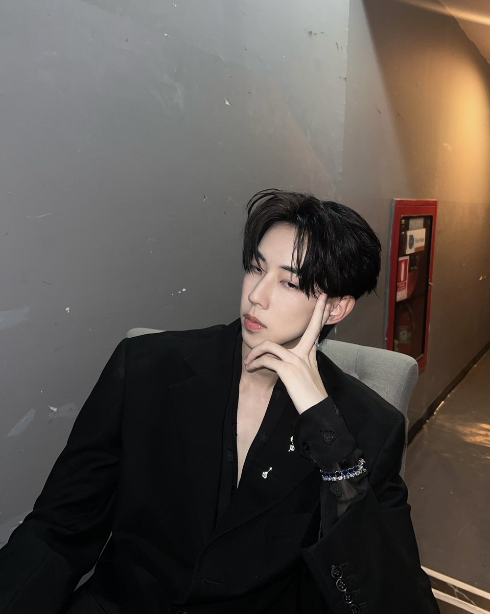 คนนี้ใครหรอ ขายหน่อยค่ะ โดนตก