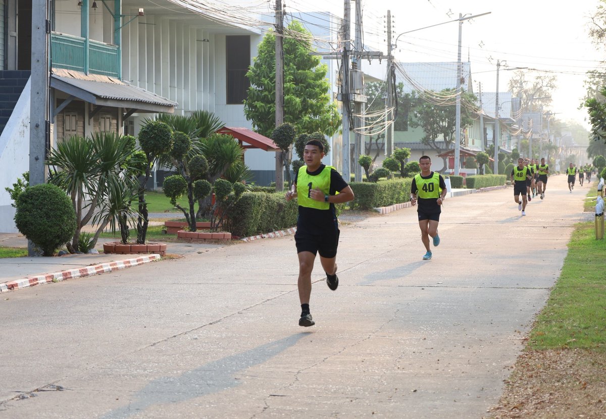 Thaipsyop1's tweet photo. ทดสอบร่างกาย วัดสมรรถนะความแกร่ง💪
:
💂♂️เพราะพวกเรา คือ #นักรบพิเศษ การทดสอบร่างกาย เป็นการเตรียมความพร้อมของร่างกาย ให้สมบูรณ์แข็งแรงอยู่สม่ำเสมอ เพื่อที่จะปฏิบัติตามภารกิจที่ได้รับมอบ
:
#ทดสอบร่างกาย
#SmartStrong 💪
#กองทัพบก https://t.co/q2nwSiuekN