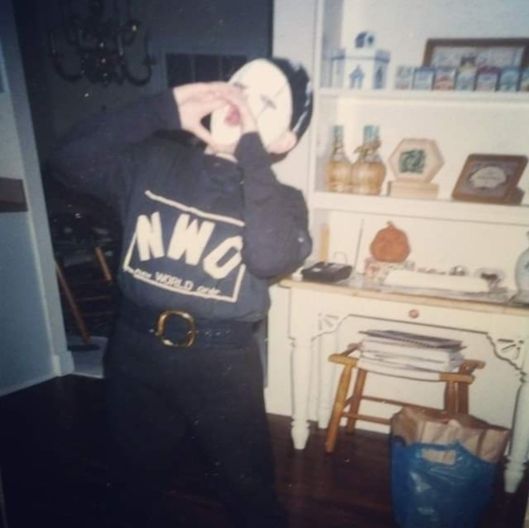 PlaguedCaesar's tweet photo. @AEW 27 years ago I fell in love wrestling and when I walked the hallways we hit the walls like we were walking out to the ring. 

27 years ago I was STING.

Tonight, 27 years later he retires

What a career!

Thank you Stinger 🤘

One last time....

ITS SHOWTIME!!!!!
WOOOOOOOOOO https://t.co/utGs5DlZgW