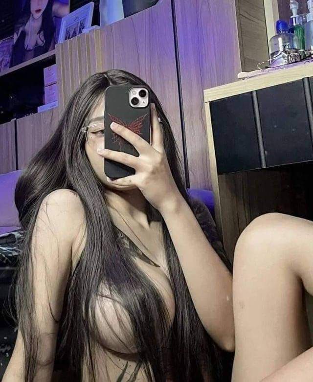 bexinh68's tweet photo. Muốn xem gì hông nè, thả tim đi có ảnh ở tin nhắn https://t.co/gpFvV9mZFT