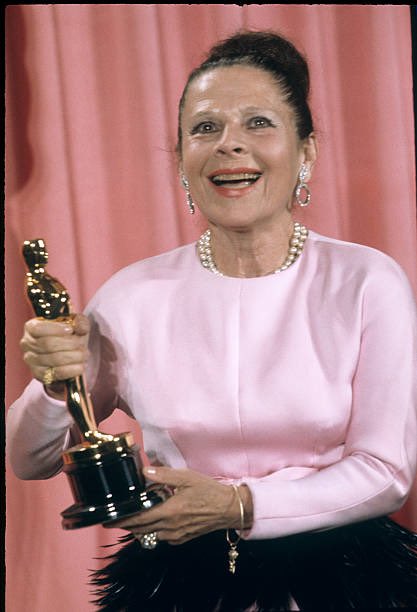 LADYDAY93_TJFGG's tweet photo. #RuthGordon also has an amphitheater named after her in the hometown she loved so well-#QuincyMA. She would win her own Oscar for Best Supporting Actress in #RosemarysBaby. #ADoubleLife #31DaysOfOscar #TCMParty #BestActor https://t.co/6EvSQS6z4s