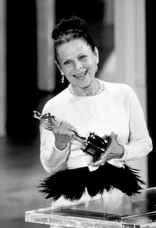 LADYDAY93_TJFGG's tweet photo. #RuthGordon also has an amphitheater named after her in the hometown she loved so well-#QuincyMA. She would win her own Oscar for Best Supporting Actress in #RosemarysBaby. #ADoubleLife #31DaysOfOscar #TCMParty #BestActor https://t.co/6EvSQS6z4s