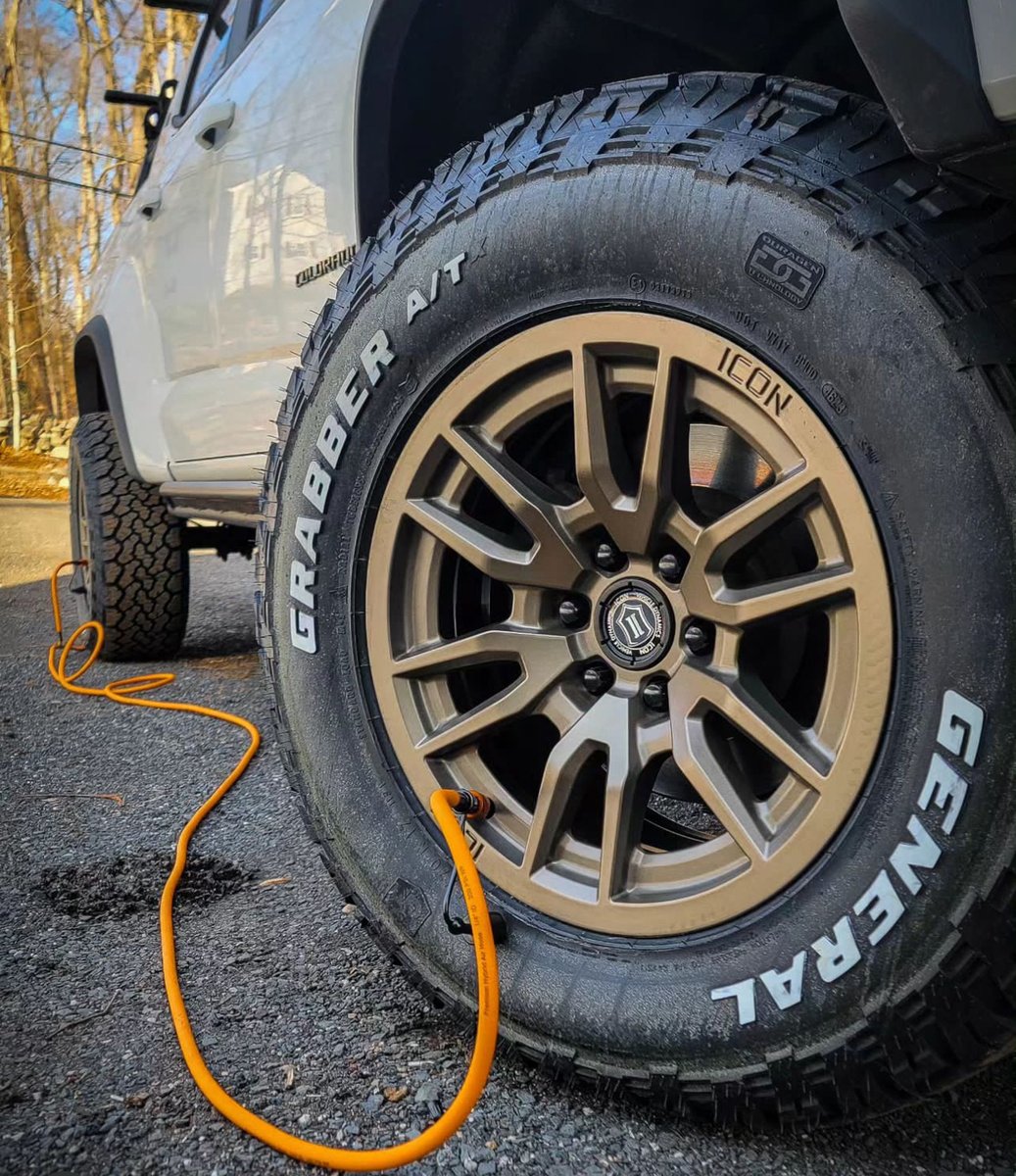 Proper tire pressure for a proper all-terrain tire. #GTdeLIVErs the finer things. 🤌

📸: @varsityoverland on IG!