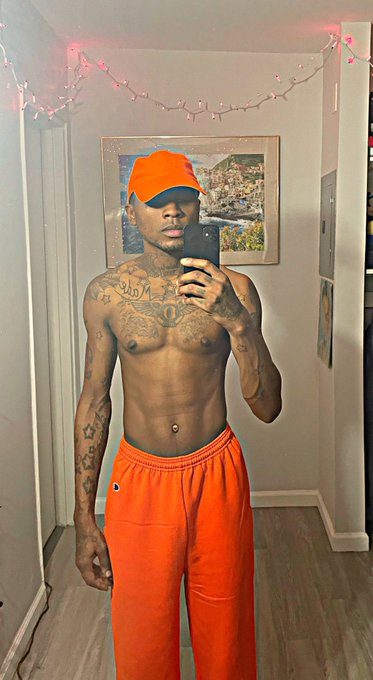 🧡🧡🤪🧡🧡🧡 https://t.co/ig2EZLJJ3q