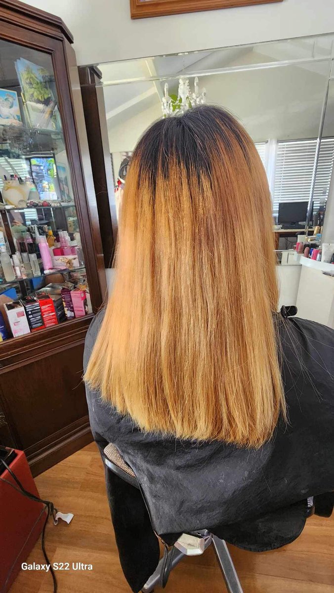 Doing hair layers 

#post #viral #hairstyle #layershair  #cuteonthefront #layover #salonlife #salon #hairdresser #Twitter  #Fyp #foryoupage  #foryou #likes #hairexpert