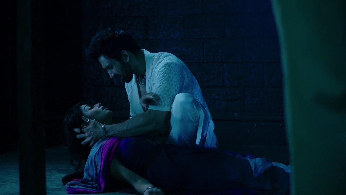 Itswarnali's tweet photo. Everytime she's trying to indicate she has allergy from Shengdana he's saying yes I'm your Shengdana-  "Haan Tumhara Shengdana Hi Hoon, Main Hi Hoon Shengdana!" 😭🤧

#SritiJha #ArjitTaneja #SriJit #Amruta #Virat #AmVira  #KaiseMujheTumMilGaye #KMTMG https://t.co/uOuEz7MHYt